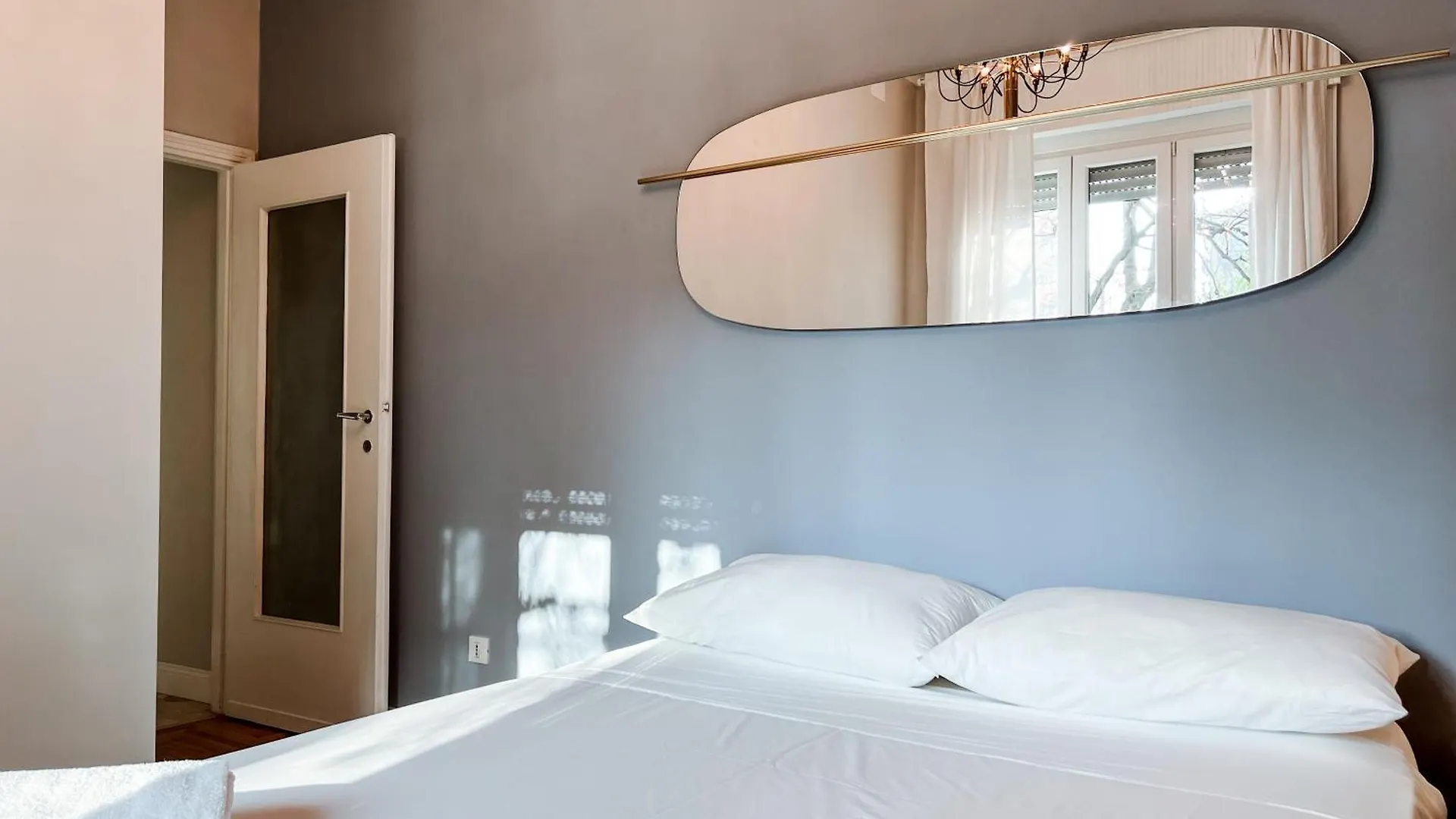 Isola Trendy Retreat - Large Flat, Milan Apartment Italy