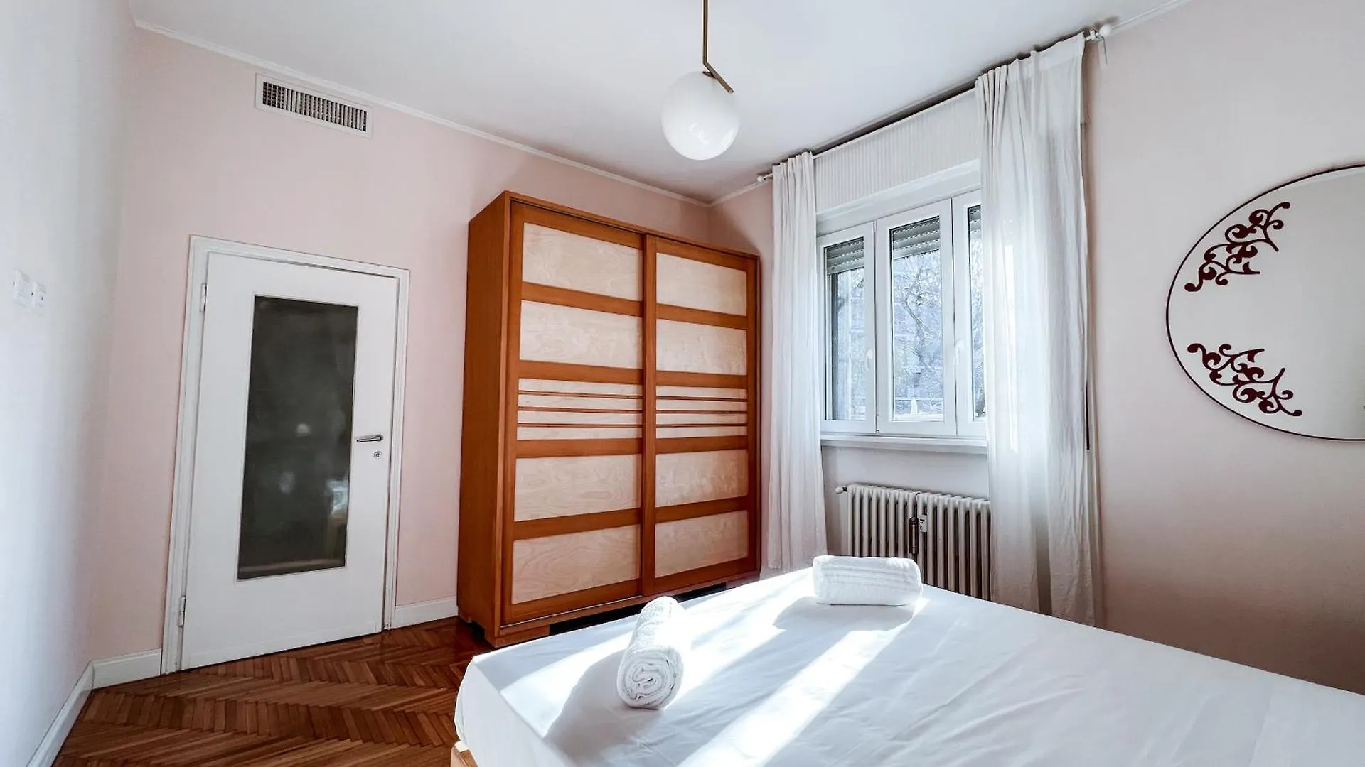 Isola Trendy Retreat - Large Flat, Milan Apartment