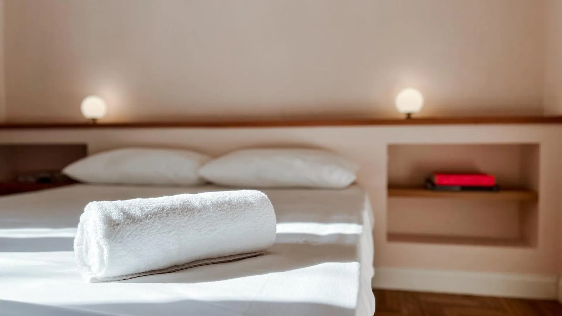 Isola Trendy Retreat - Large Flat, Milan Apartment