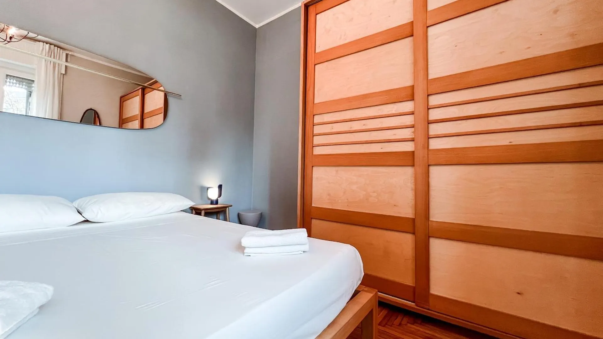 Isola Trendy Retreat - Large Flat, Milan Apartment Italy